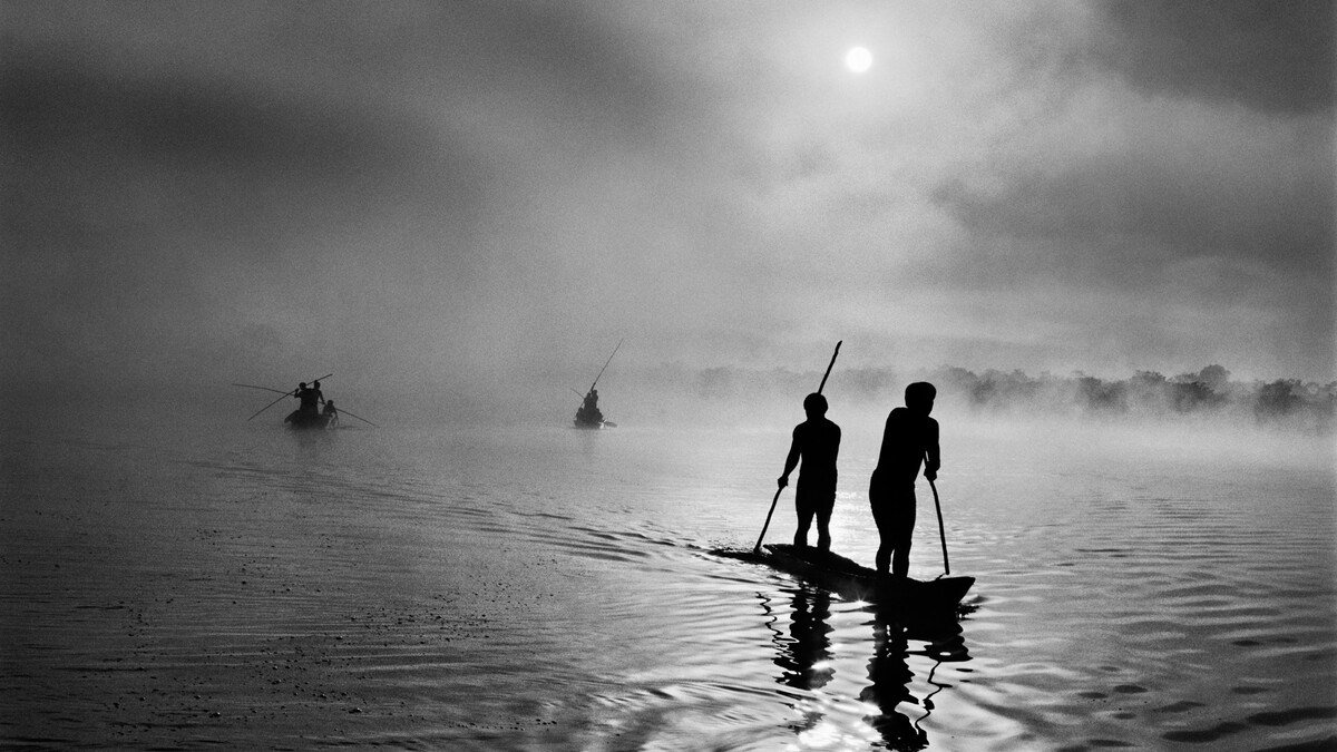At daybreak, Waurá Indians travel by canoe to collect the “waiting net” that caught fish overnight. 