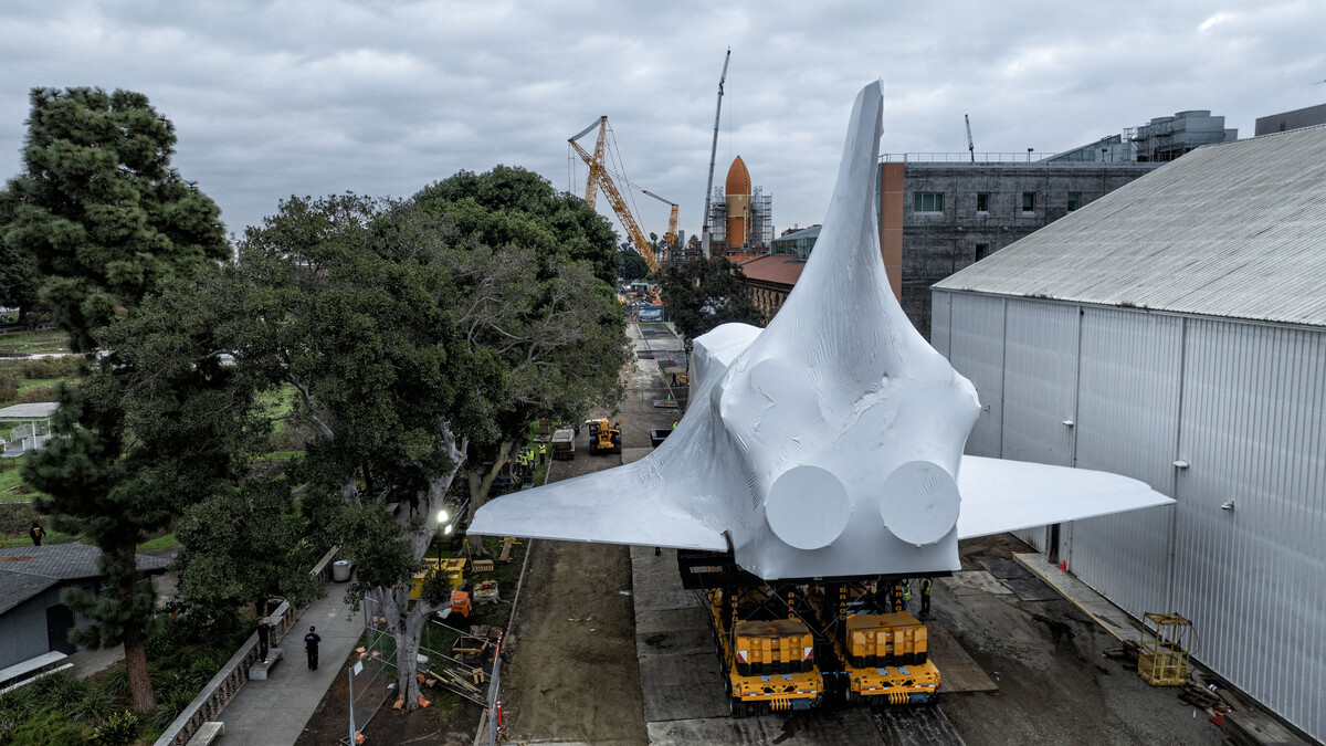 Space Shuttle Endeavour moving in preparation for lifting into 